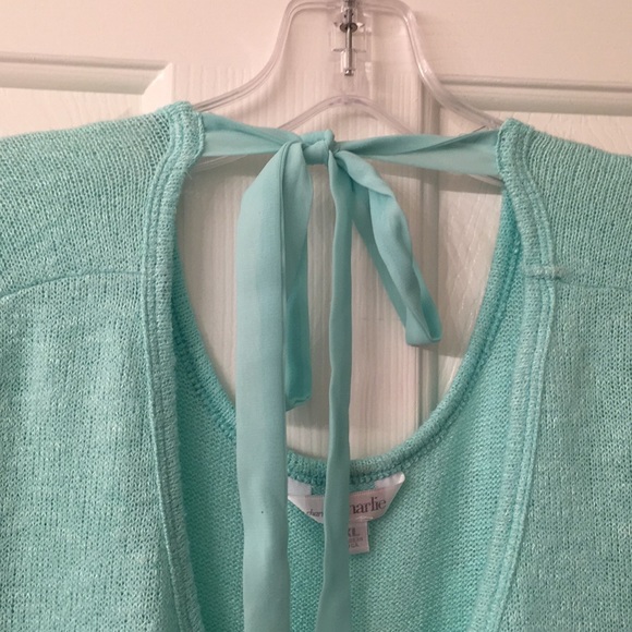 Sea foam green top with floral embellishments - Picture 6 of 6